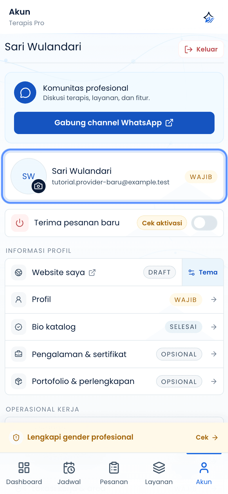 Halaman akun dengan kartu foto masih bertanda wajib
